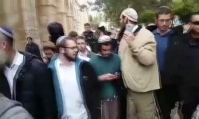Yahudiler Mescid'i Aksa'ya Zorla Girdi