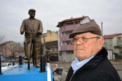 52 Yıldır Bisiklete Binen Vatandaşın Heykeli Dikildi