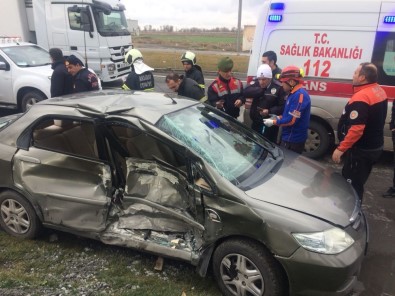 Aksaray'da Ambulans İle Otomobil Çarpıştı Açıklaması 5 Yaralı