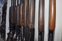 KAÇıŞ - Av Malzemeleri Dükkanını Soyan Zanlıların Kaçış Anları Kamerada