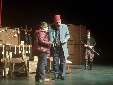 Bartın'da 'Usta' Adlı Tiyatro Oyunu Sergilendi