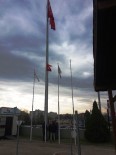ONARIM ÇALIŞMASI - Bayrak Direkleri Ve Meydan Saatlerine Bakım