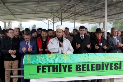 Karnesini Göremeden Kazada Ölen Liseli Son Yolculuğuna Uğurlandı