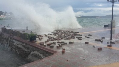 Milas'ta Fırtına Ve Yağmur Hayatı Olumsuz Etkiledi