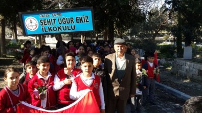 Öğrencilerden Şehit Uğur Ekiz'in Mezarına Ziyaret