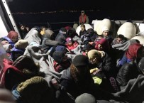 DAVUTLAR - Sahil Güvenlik Uçağının Tespit Ettiği Çoğunluğu Çocuk 56 Göçmen Kurtarıldı