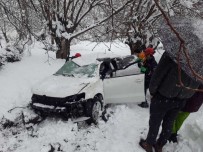 YOLKONAK - Tunceli'de Trafik Kazası Açıklaması 2 Yaralı