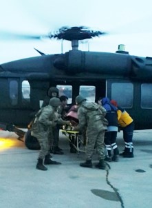 Ağrı'da Jandarma Ekipleri Hamile Kadını Kurtardı