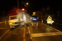 Alkollü Olduğu İddia Edilen Sürücü Kaza Yaptığı Otomobili Bırakıp Kaçtı