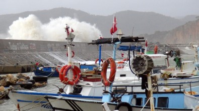 Antalya'da Fırtına