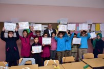 KARNE HEDİYESİ - Başkan Bozkurt'tan Karne Hediyesi