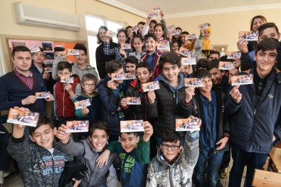 Başkan Uysal'dan Karne Hediyesi