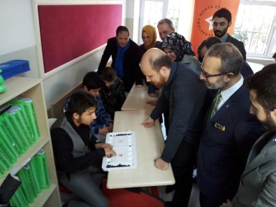 Bilal Erdoğan, Görme Engelli Öğrencilere Karnelerini Dağıttı