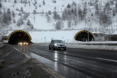Bolu Dağı'nda Kar Yağışı Durdu, Trafik Normale Döndü