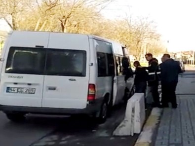 İstanbul'da Çaldıkları Lüks Otomobil İle Sakarya'da Yakalandılar