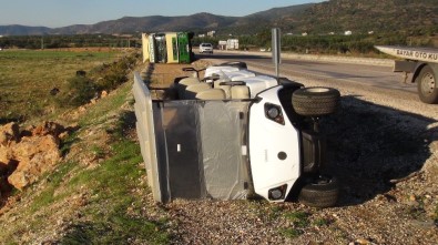 Mersin'de Fırtına Tırları Devirdi, Ağaçları Kökünden Söktü