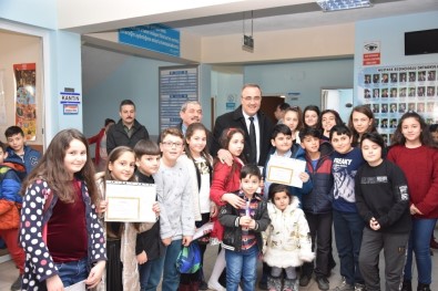 Öğrenciler Karnelerini Başkan Karaçoban'dan Aldı