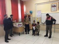 UZMAN JANDARMA - Öğrencilerin Karnesini Jandarma Verdi