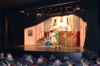 KARNE HEYECANI - Şehir Tiyatrosundan Özel Gösterim