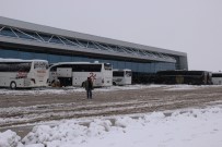 UÇAK SEFERLERİ - Sivas'ta Kar Esareti