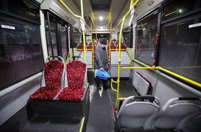 Van'da Belediye Otobüsleri Dezenfekte Ediliyor