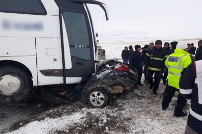 Yolcu Otobüsü İle Otomobil Çarpıştı Açıklaması 1 Ölü, 2 Yaralı