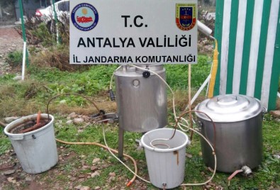 Antalya'da Sahte İçki Baskını