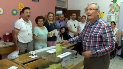 Başbakan Binali Yıldırım, Deniz Baykal İle Telefonda Görüştü