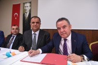 KONYAALTI BELEDİYESİ - Başkan Böcek'e Pazarcılardan Tam Destek