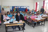 KIRTASİYE MALZEMESİ - Gençlik Merkezi'nden Köy Okullarına Kitap Desteği