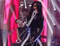 HANDE YENER - Hande Yener sahnede yuhalandı