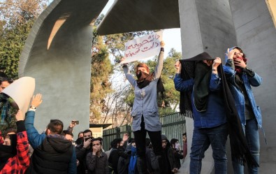 İran'da Neler Oluyor ?