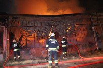SARAYCıK - Marangozhanede Çıkan Yangın Beraberinde 3 Dükkana Zarar Verdi