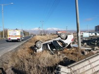 KEMERHISAR - Otomobil Takla Attı Açıklaması3 Yaralı