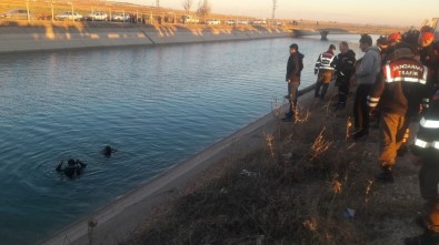 Şanlıurfa'da Otomobil Sulama Kanalına Uçtu