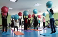 KADIN YAŞAM MERKEZİ - Van Büyükşehir Belediyesi Kadınlar İçin Spor Merkezi Açtı