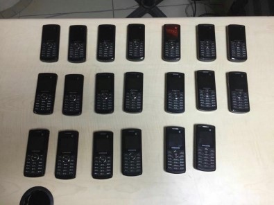 Van'da 85 Adet Kaçak Cep Telefonu Ele Geçirildi