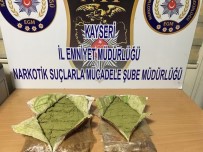 Vücuduna 2 Kilo 800 Gram Esrar Sarılı Kadın Yolcu Gözaltına Alındı