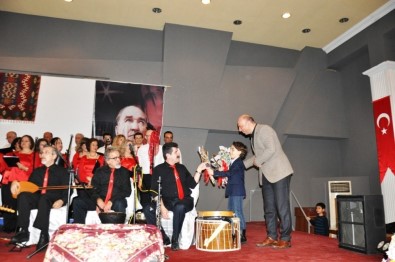 Ayvalık'ta, Öğretmenler Korosundan Yılın İlk Konseri