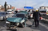ALİHAN - Kocaeli'de İki Otomobil Çarpıştı Açıklaması 4 Yaralı