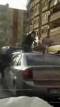 ÖFKELİ SÜRÜCÜ - Öfkeli Sürücü Otomobilin Üzerine Çıkıp Tekmelerle Ön Camını Kırdı
