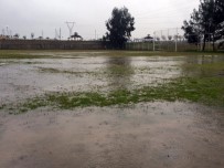 ELVERİŞSİZ HAVA - Sağanak Yağış Ve Şiddetli Fırtına Osmaniye'de Futbol Maçlarını Olumsuz Şekilde Etkiledi