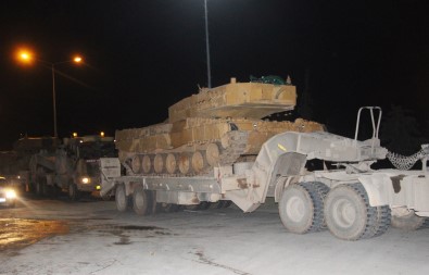 Türk tankları Suriye'ye geçti