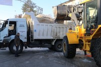 KAR TEMİZLEME - Varto'da Karlar İlçe Dışına Taşınıyor