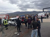 Alaşehir'de Otomobil İle Kamyonet Çarpıştı Açıklaması 6 Yaralı