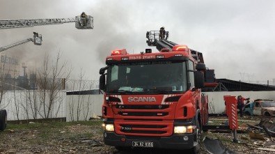 İstanbul'da Kalıp Fabrikasında Yangın