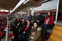 DEVRE ARASı - Kazım Kurt, Es-Es Maçını Taraftarla İzledi