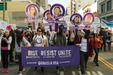 Los Angeles'ta Kadınlar Donald Trump'ı Protesto Etti