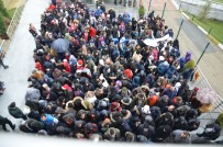 TELEFERIK - Uludağ'da Tatilciler Teleferiğe Hücum Etti