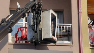 Balkonda Mahsur Kalan Kediyi İtfaiye Kurtardı